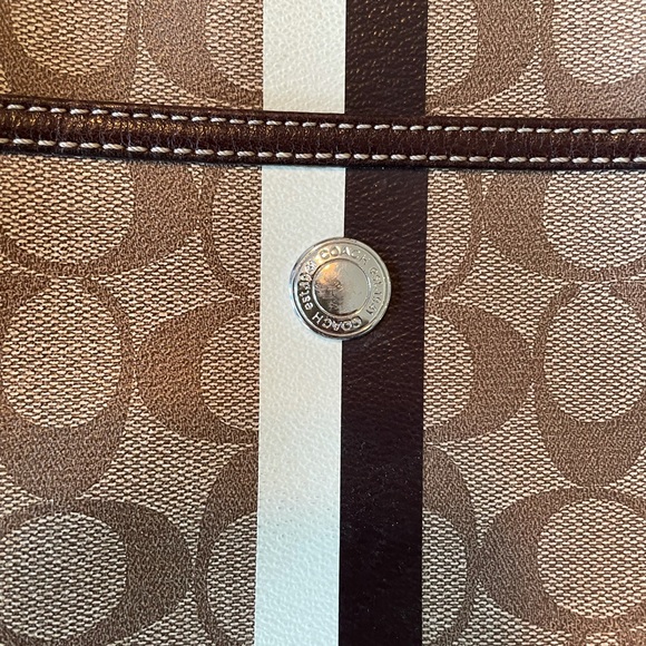 Coach | signature crossbody bag - Picture 3 of 4